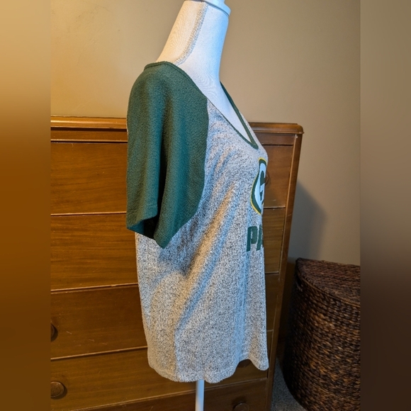 Classic Green Bay Packers G Softy V Neck Short Sleeve WMNS Shirt SZ M - Picture 7 of 10